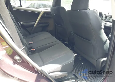 2018 Toyota Rav4 Xle z USA, uszkodzony, nr VIN 2T3RFREV6JW757206